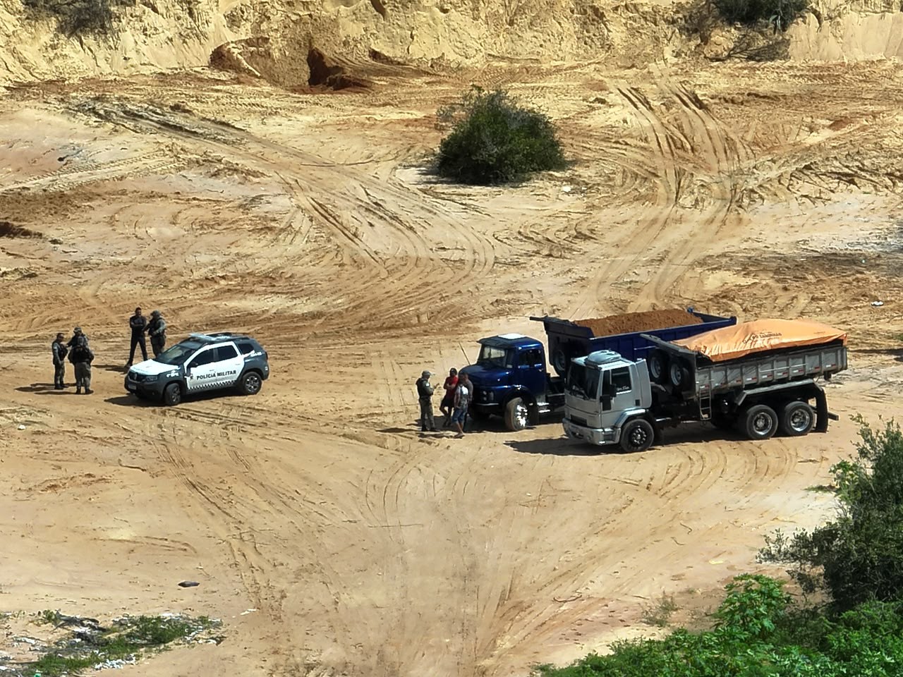 PM flagra extração ilegal de areia em área de preservação na Zona Norte de Natal