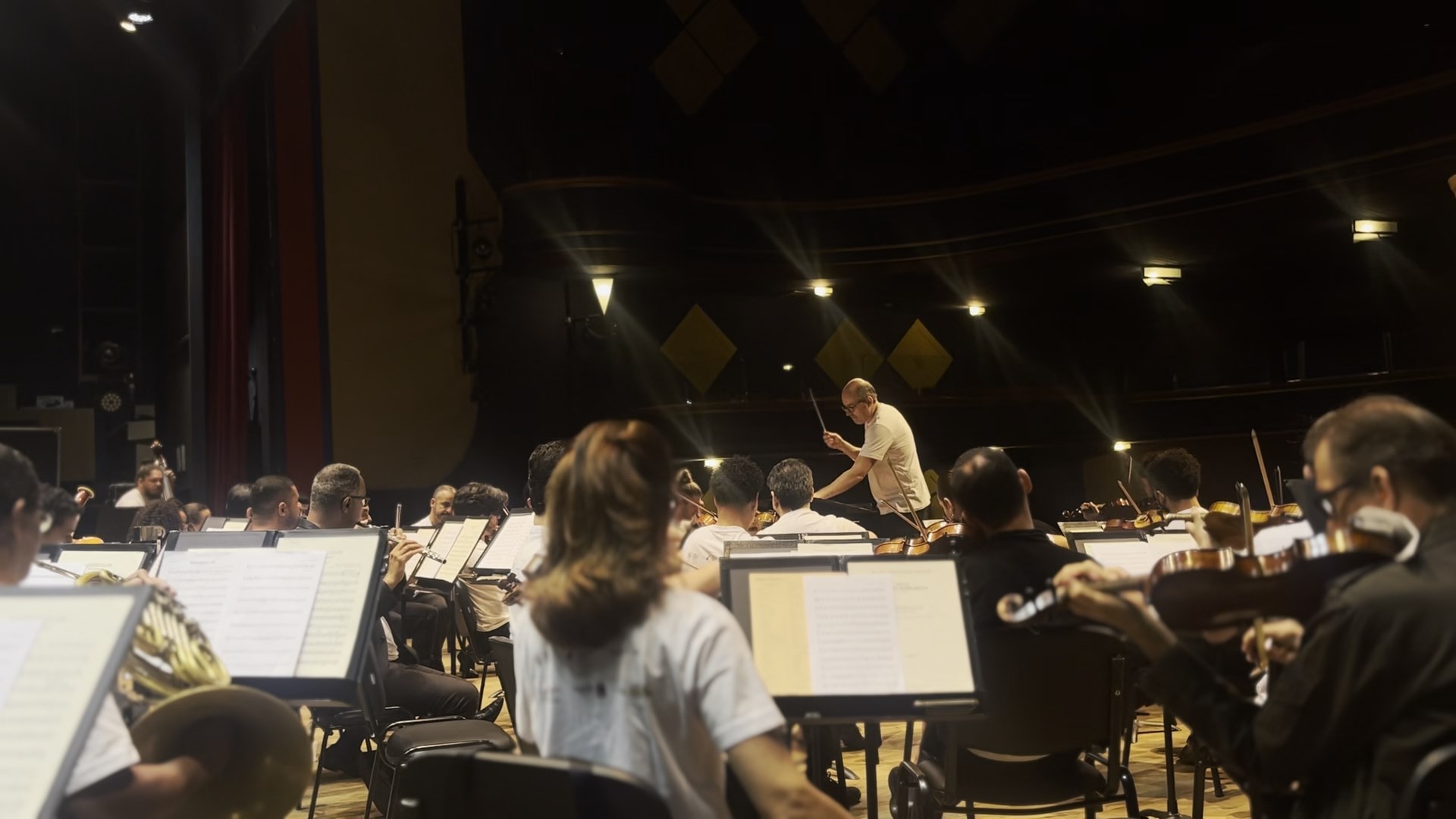 Orquestra Sinfônica do ES apresenta concerto inspirado no livro 'As Mil e Uma Noites'