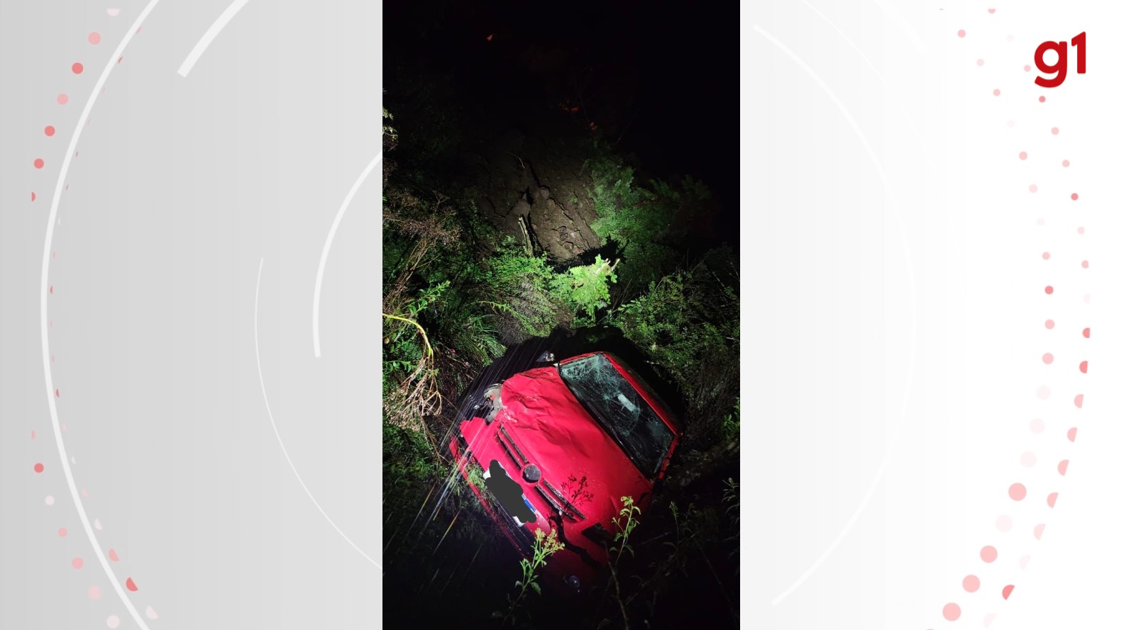 Temporal causa estragos e deslizamento lança carro com mãe e filha em ribanceira em SC