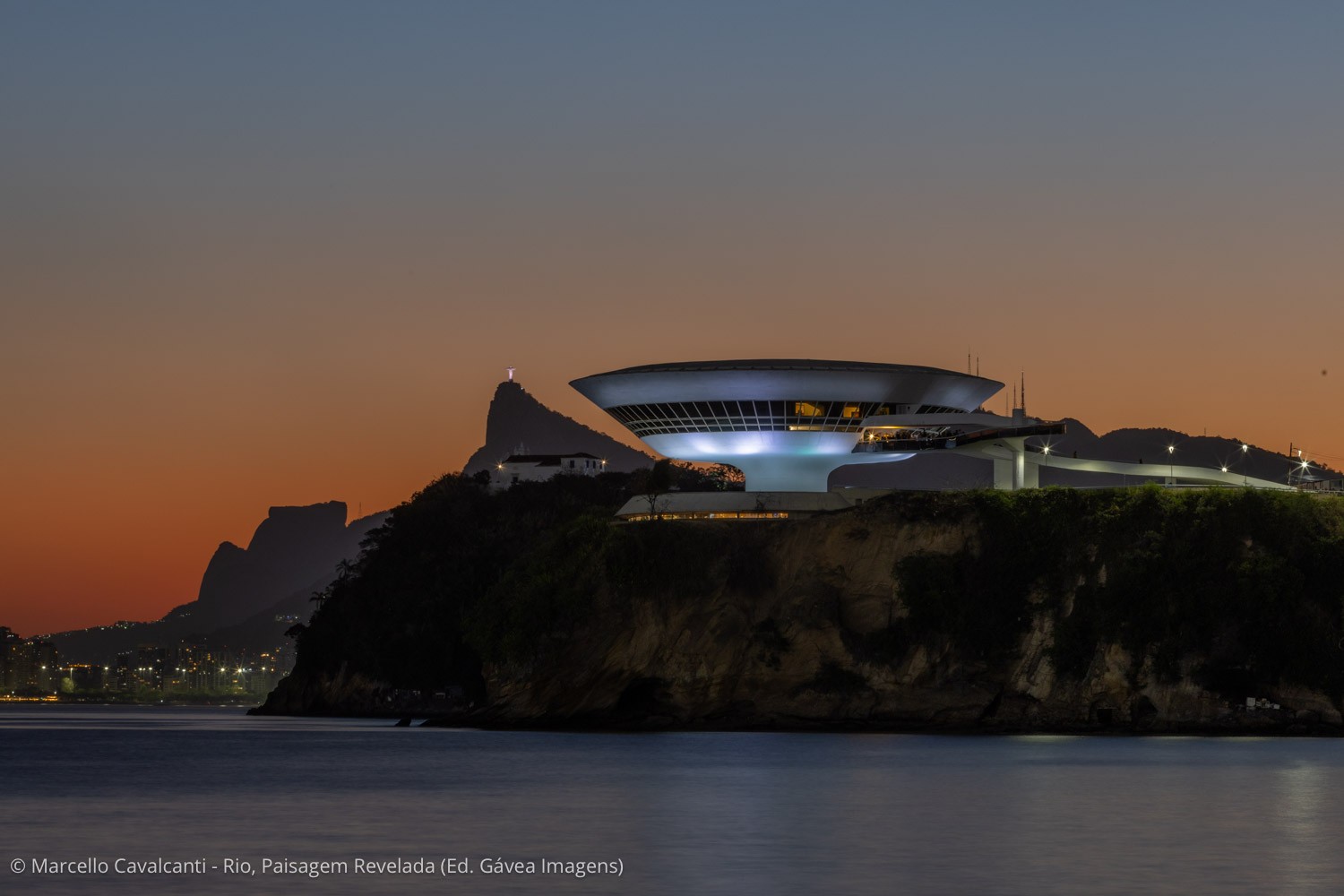Funcionário da Prefeitura de Niterói é exonerado após denúncia de cafetinagem de mulheres trans
