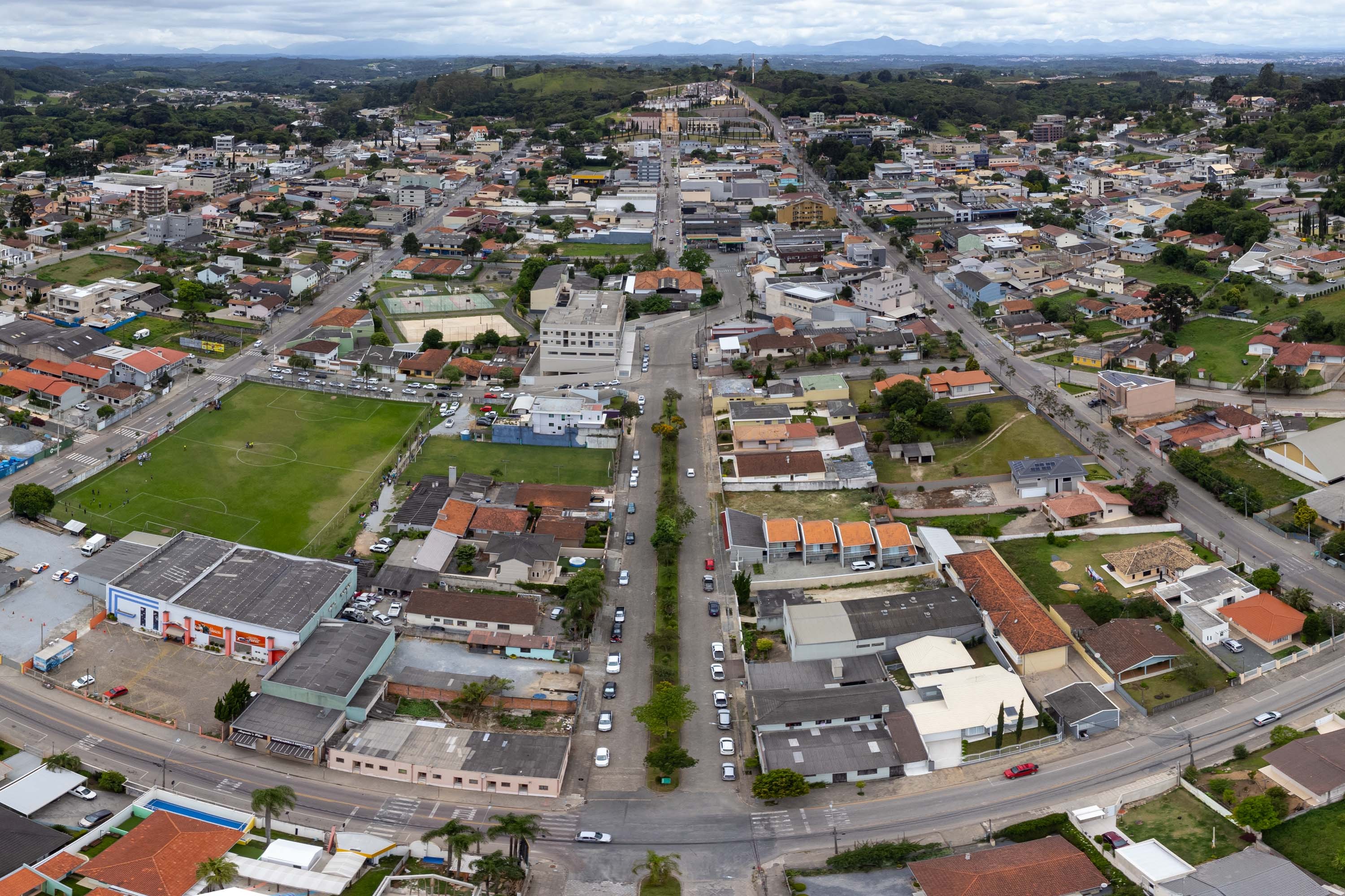 Prefeitura de Colombo abre PSS com 148 vagas e salários de até R$ 17,5 mil; veja como se inscrever
