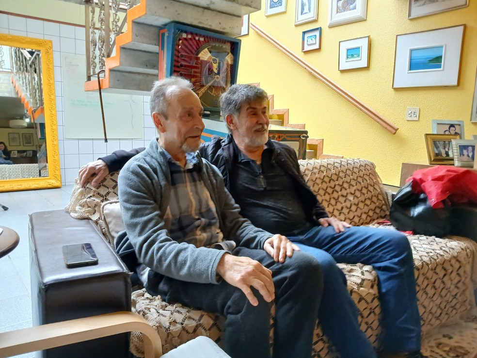 Bruno de Franco ao lado de Sérgio Luiz Silka, idealizadores do prédio giratório de Curitiba | Foto: Rodrigo Matana/g1