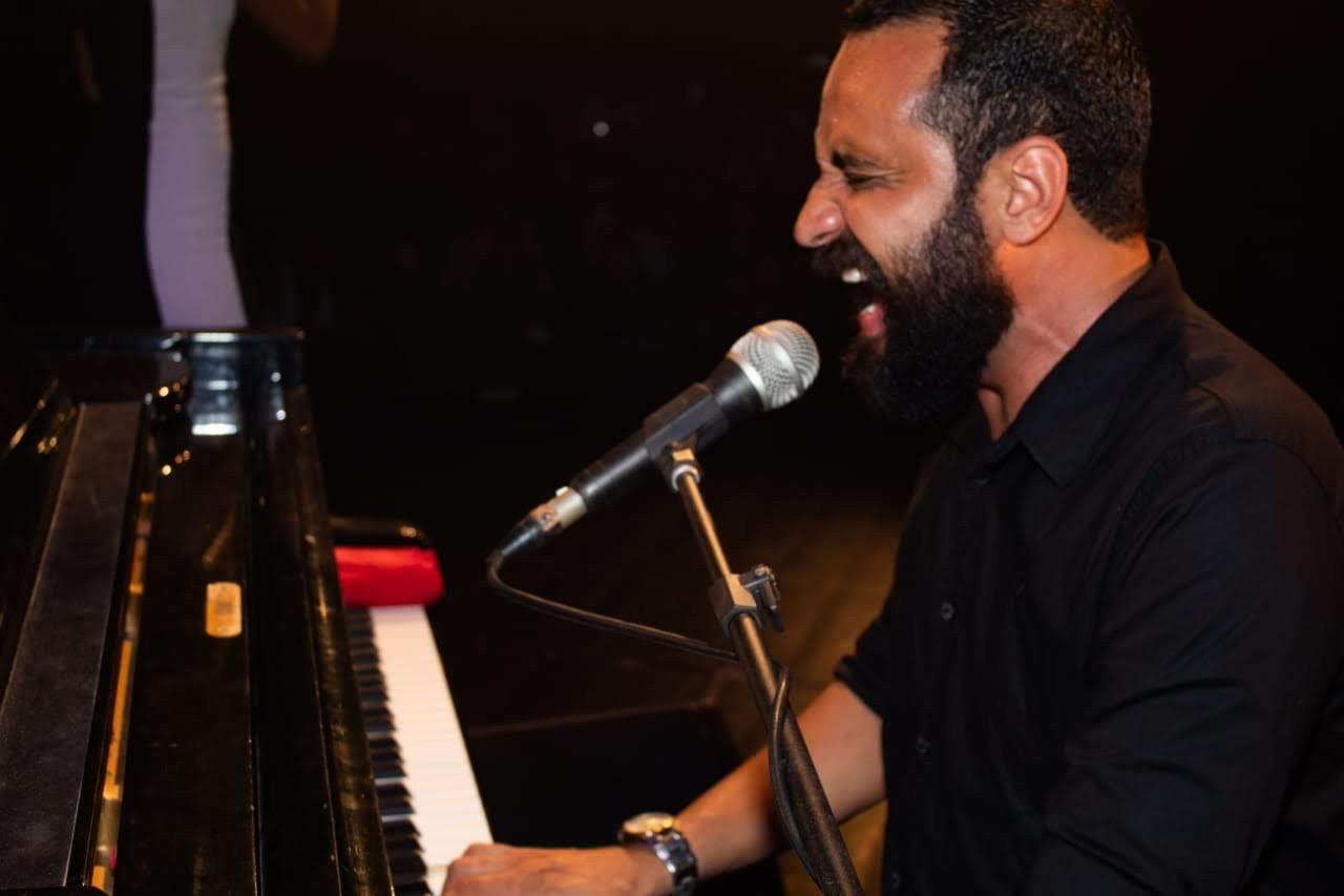 Espetáculo em Rio das Ostras celebra Guilherme Arantes em apresentação do maestro André Morais
