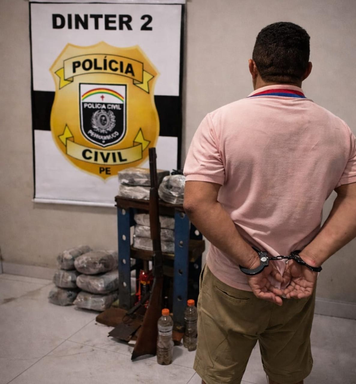 Homem é preso em flagrante por tráfico de drogas e posse ilegal de arma em Cabrobó