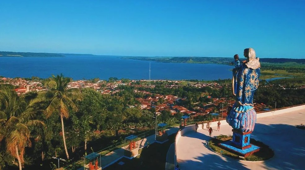 Estátua de Nossa Senhora do Pilar tem 20 metros de altura — Foto: Ascom