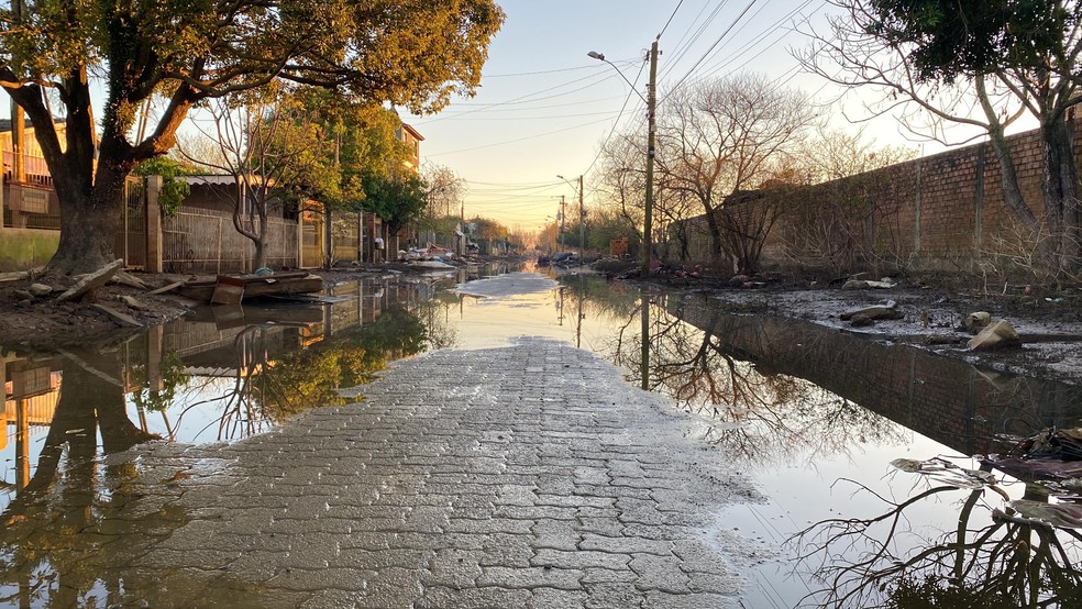 Bairro alagado em Alvorada — Foto: Maria Eduarda Ely/RBS TV