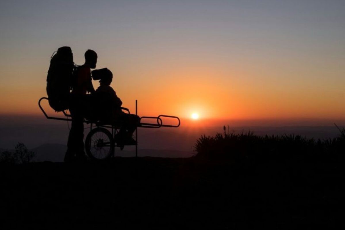 Pessoas com deficiência poderão realizar trilhas em Bertioga, SP, usando cadeiras adaptadas