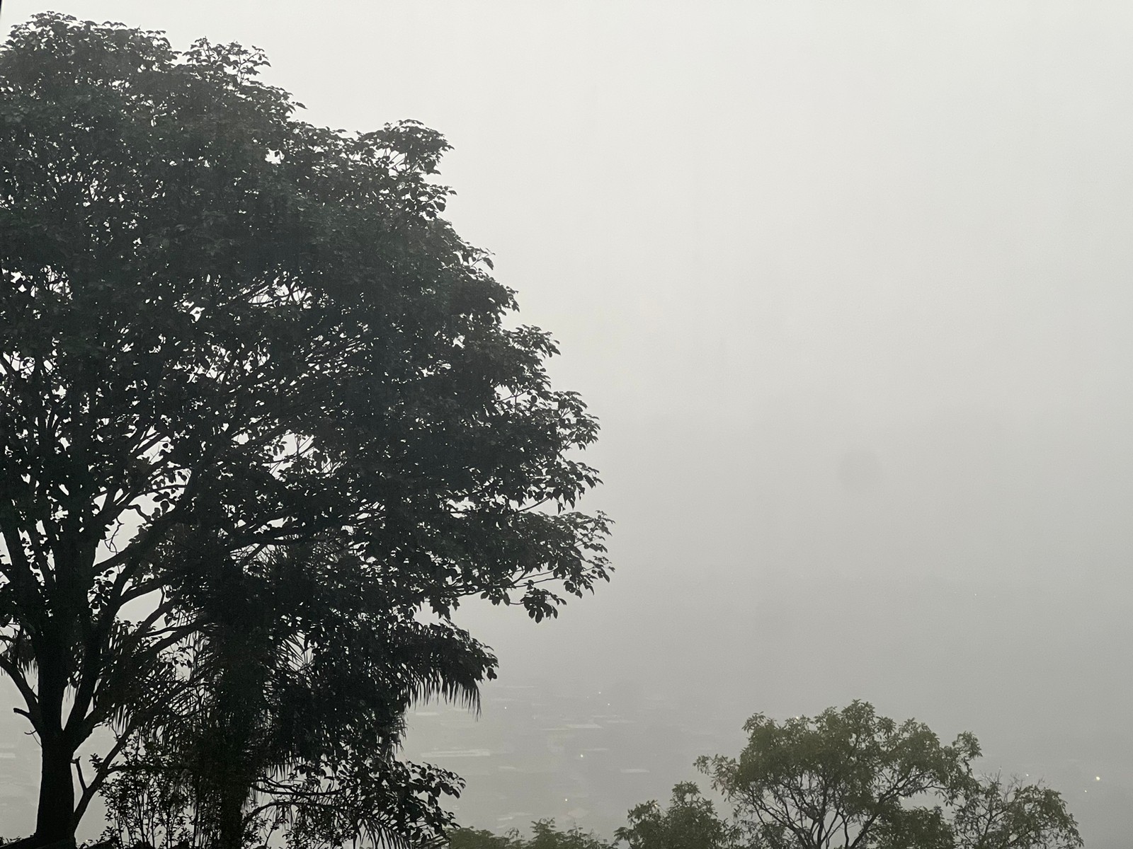 Centro-Oeste de MG tem alerta para tempestades, granizo e ventos de até 60 km/h