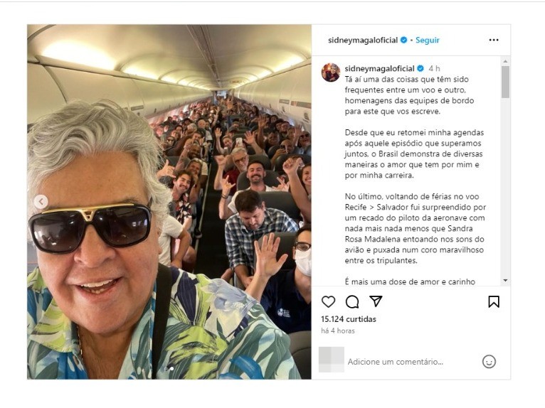 Sidney Magal canta com tripulação e passageiros em voo Recife-Salvador; VÍDEO