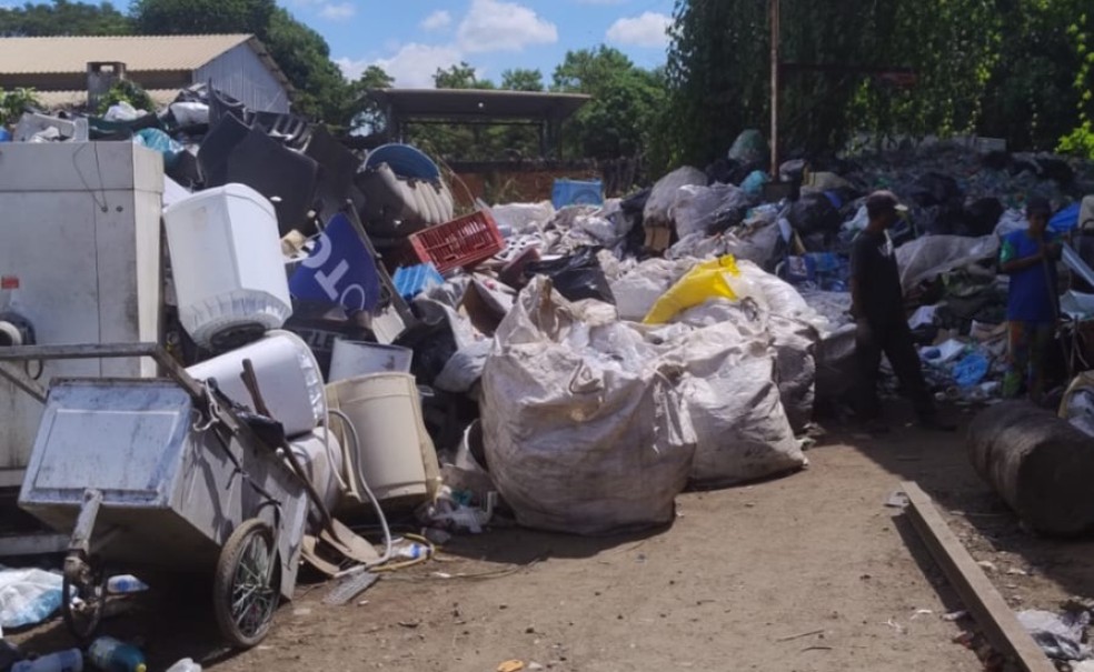 Fiscalização em Barra Mansa fecha três empresas de reciclagem sem licença