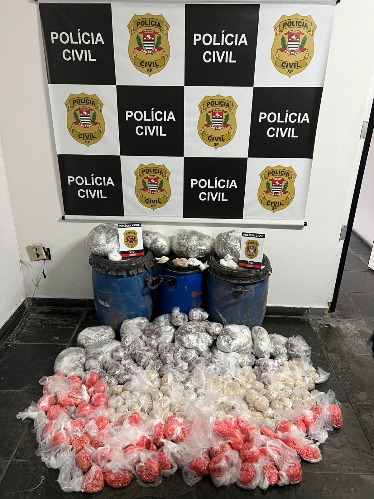 Suspeito de tentativa de assassinato em Jacareí é preso com mais de 27 mil porções de drogas em casa
