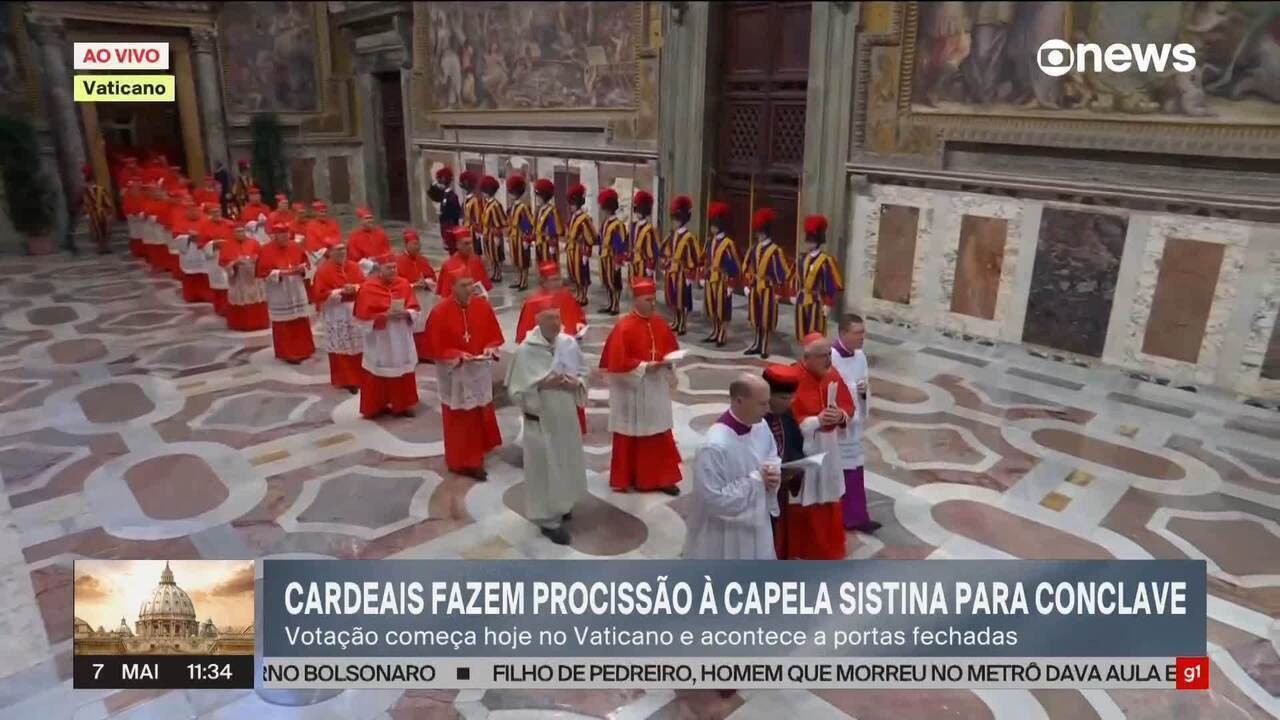 Cardeais entram na Capela Sistina em procissão para dar início ao conclave; VÍDEO e FOTOS
