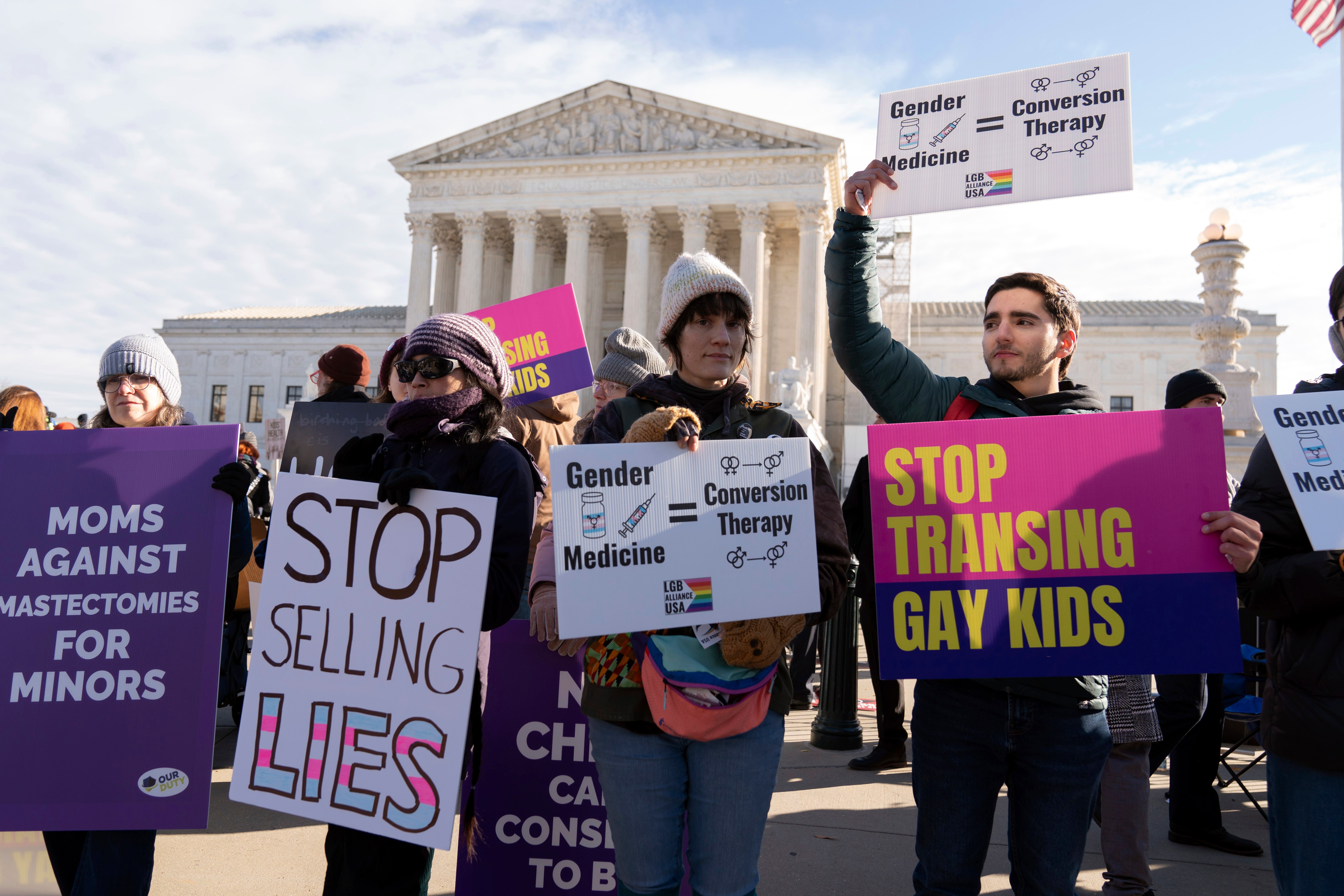 Seis hospitais dos EUA param de tratar adolescentes trans após acusação de fraude do governo Trump | G1