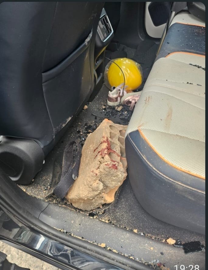 Bloco de concreto atinge carro e acerta cabeça de passageira em BH