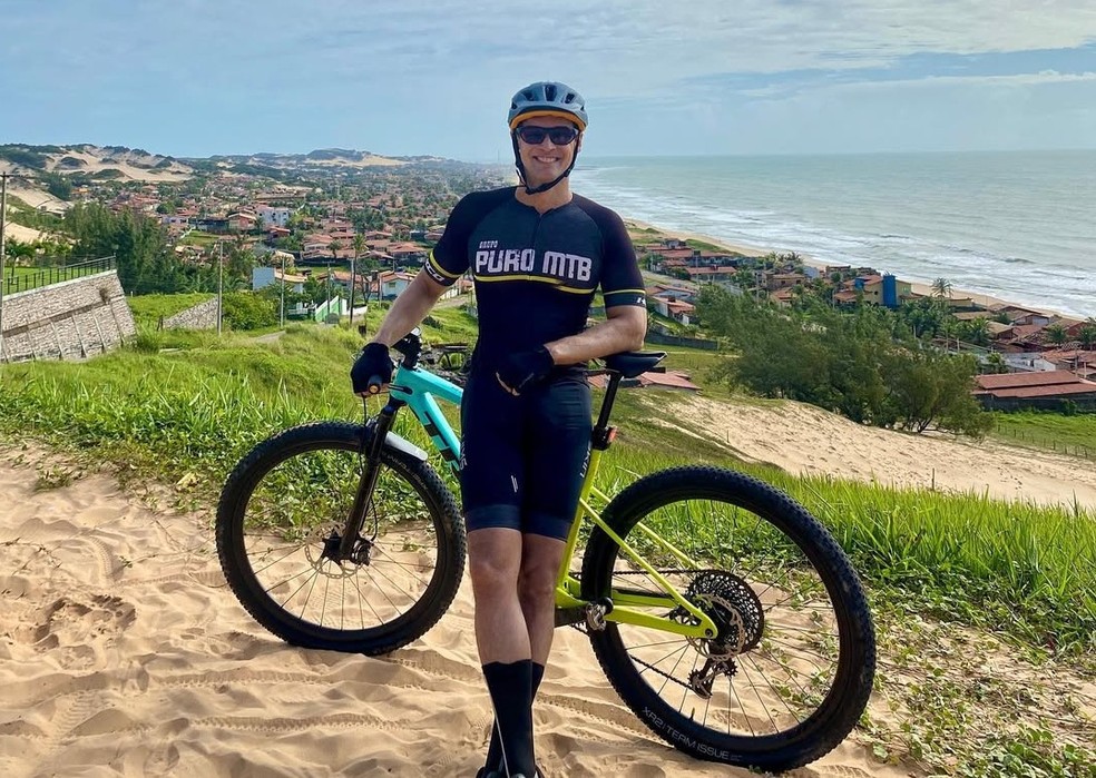 Médico que morreu atropelado compartilhava nas redes sociais prática de ciclismo e esportes radicais — Foto: Redes sociais