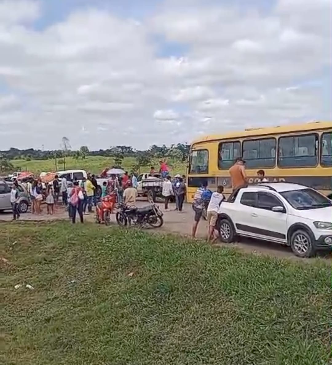 Pais denunciam falta de estrutura em escola em zona rural no interior do AC: 'Nunca solucionaram o problema'