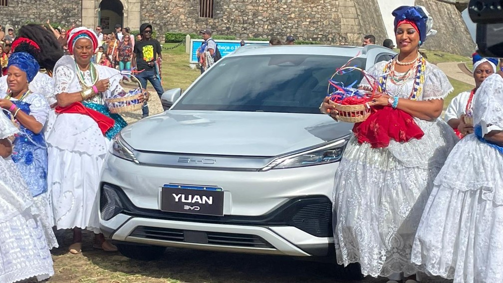 Modelo Yuan foi exibido em evento da BYD, no Farol da Barra, nesta terça — Foto: Itana Alencar/g1 BA