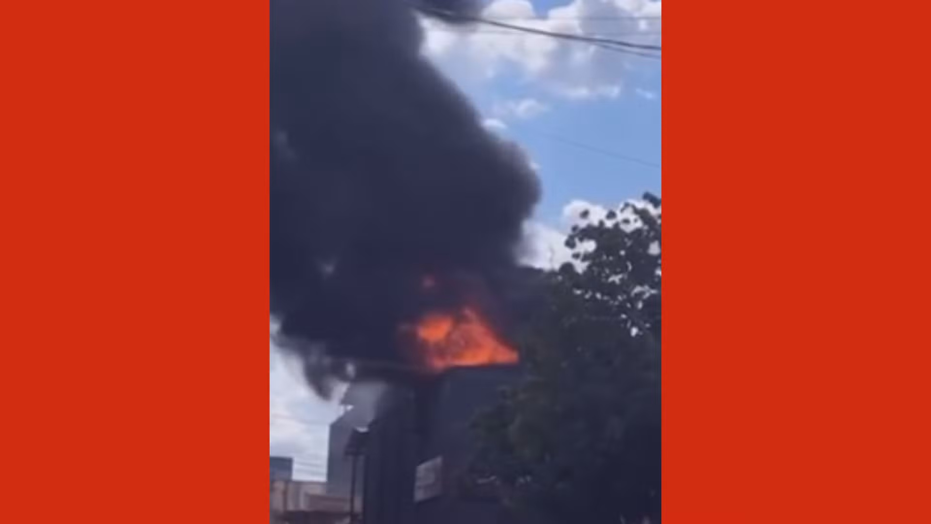 Incêndio de grandes proporções atinge loja no centro comercial de Parauapebas, no PA