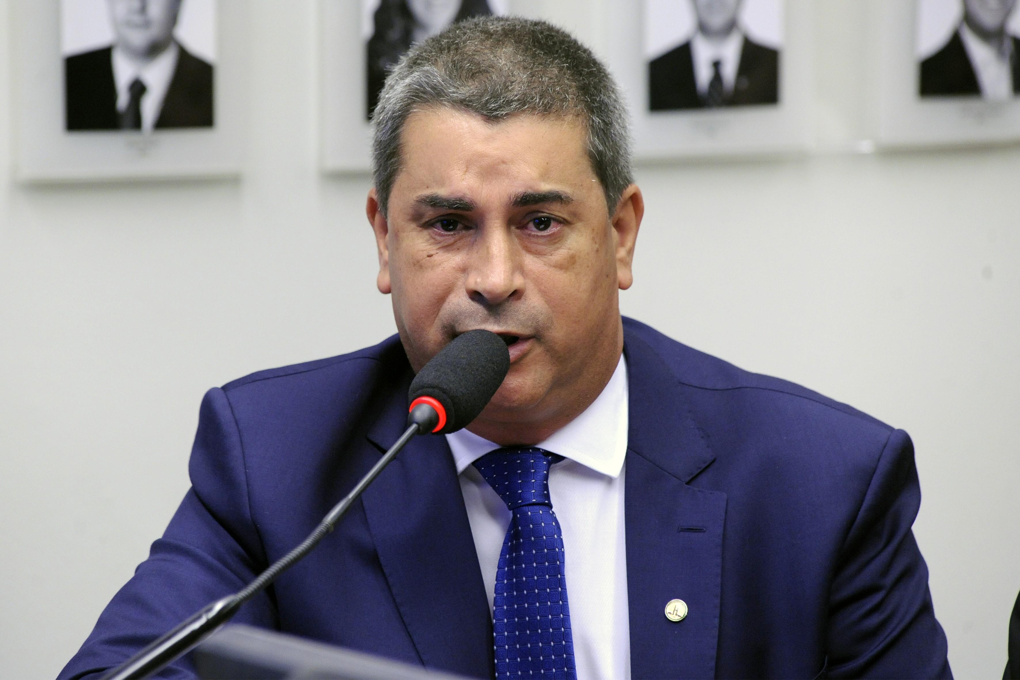 Suplente de Zambelli toma posse e se diz triste por ela