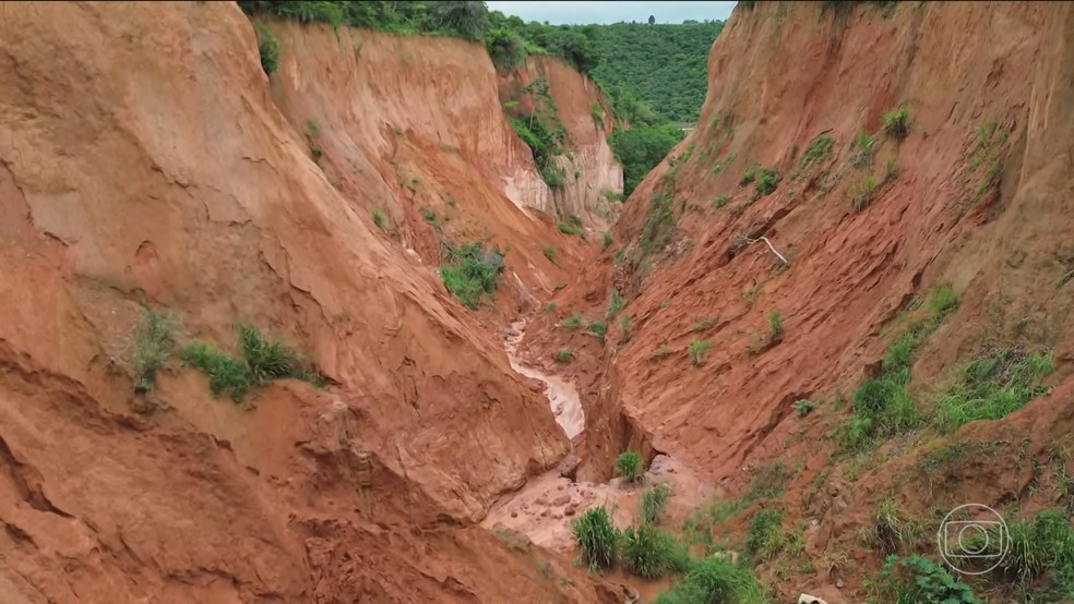 Buriticupu, cidade das crateras gigantes no Maranhão, vê problema das voçorocas aumentar — Foto: Jornal Nacional/ Reprodução