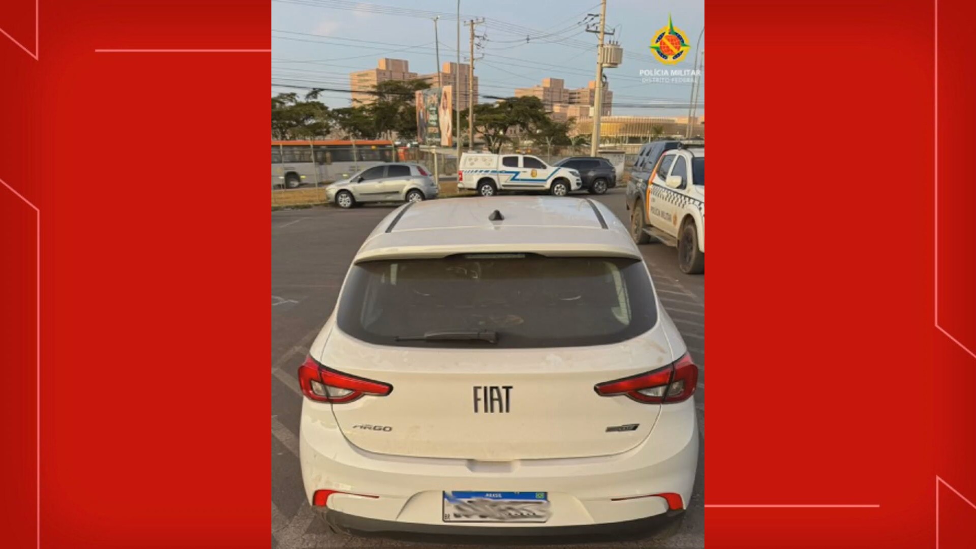 Grupo de adolescentes tenta atropelar pedestres com carro roubado em Ceilândia