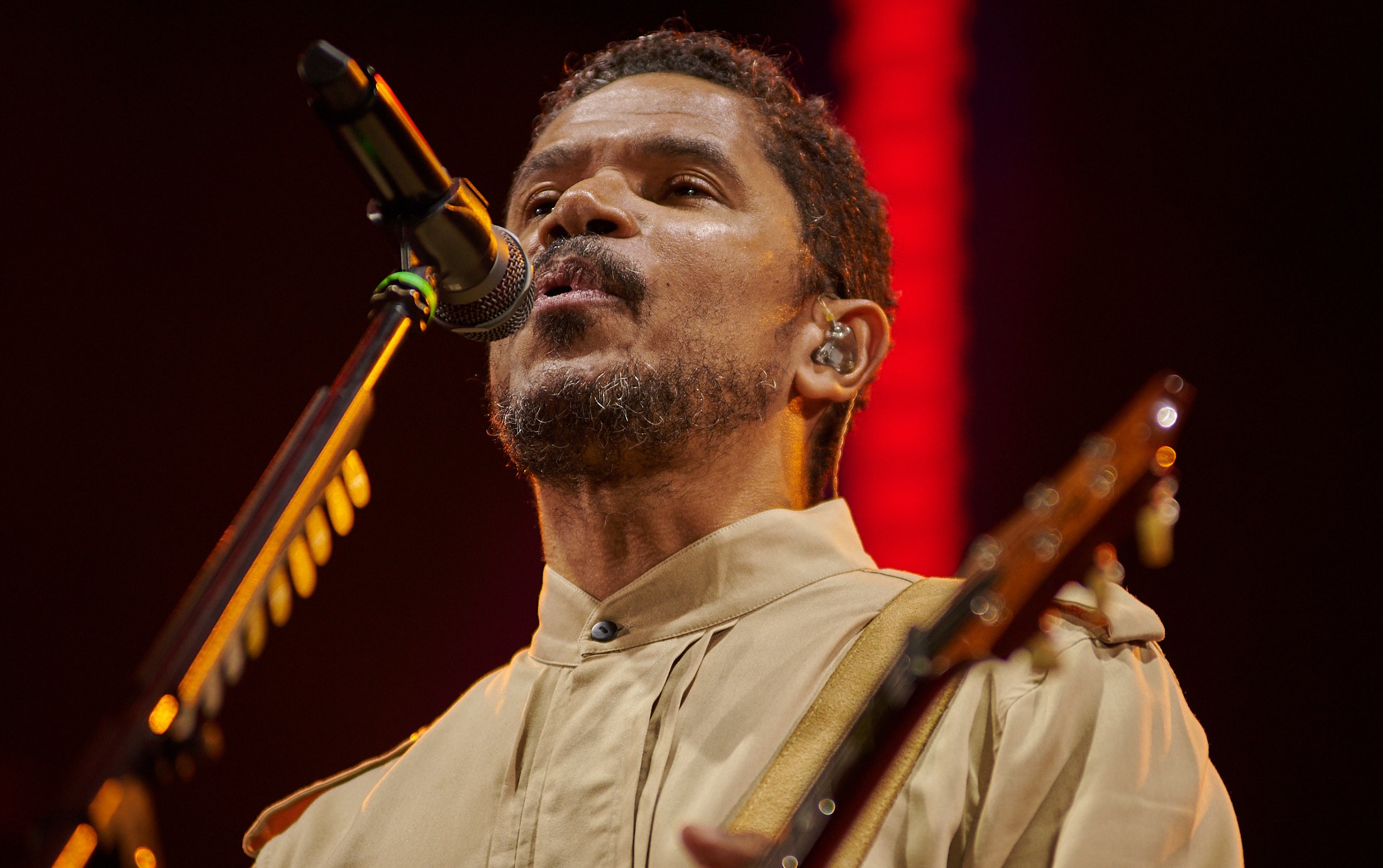 No João Rock, Alexandre Carlo defende legalização da cannabis medicinal em despedida do Natiruts