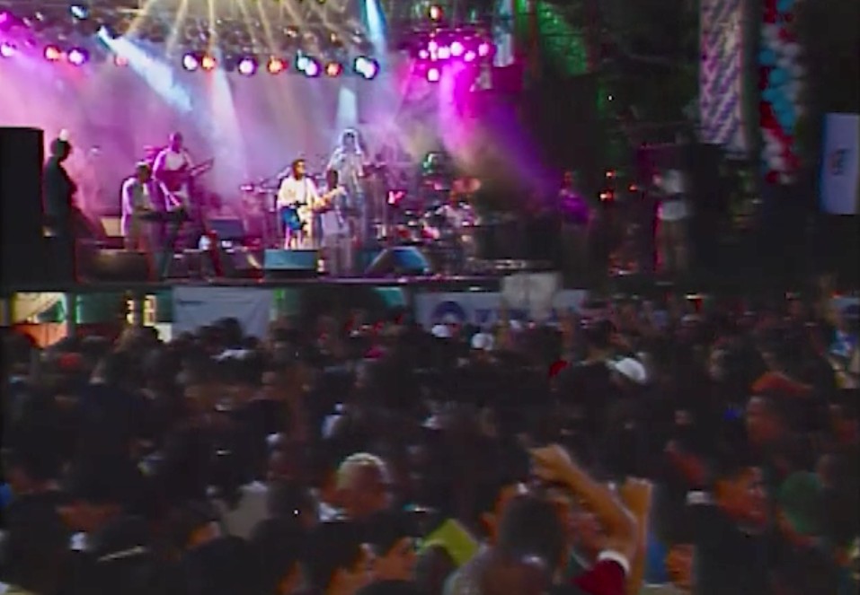 Memória TV Integração: Show de Jorge Ben Jor reuniu multidão no Réveillon de 2001 em Juiz de Fora