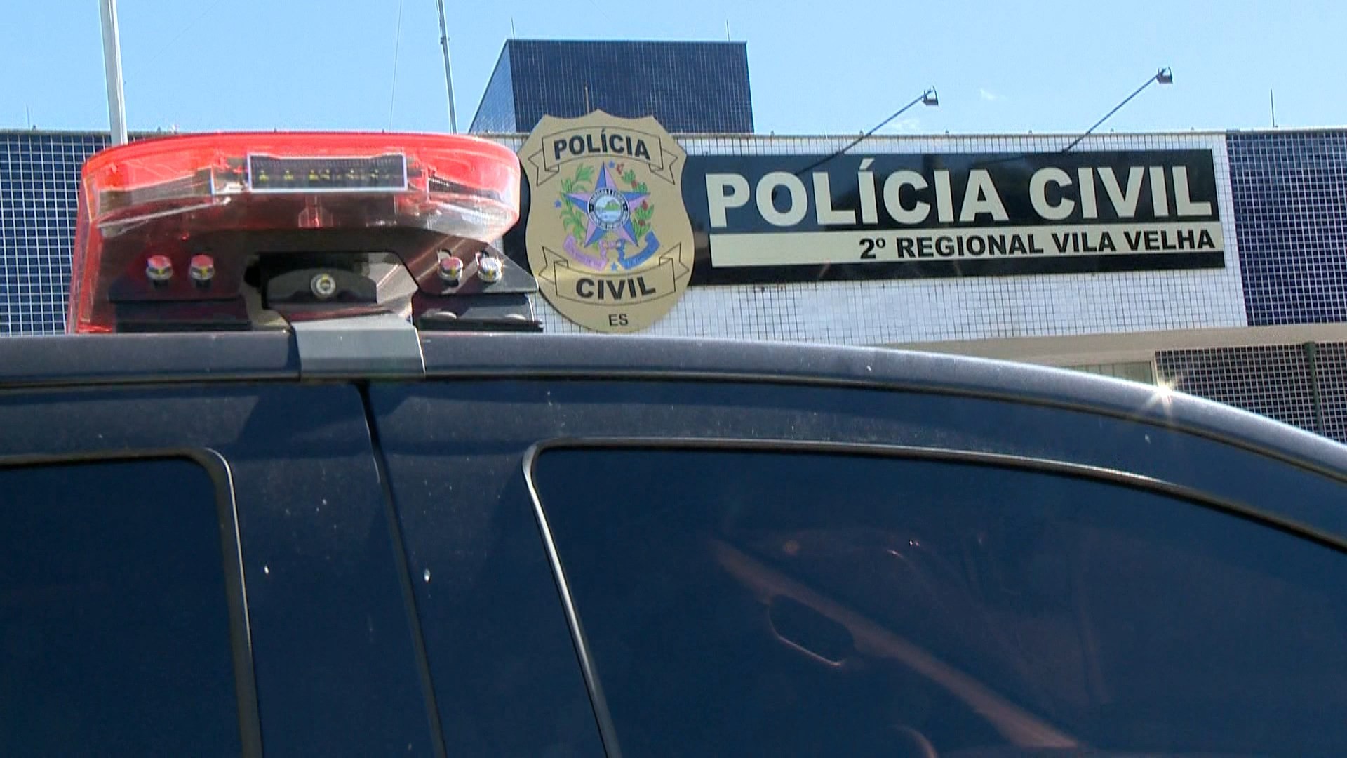 Pai ameaça filho com pedaço de pau e é preso após crianças chamarem a polícia em Vila Velha
