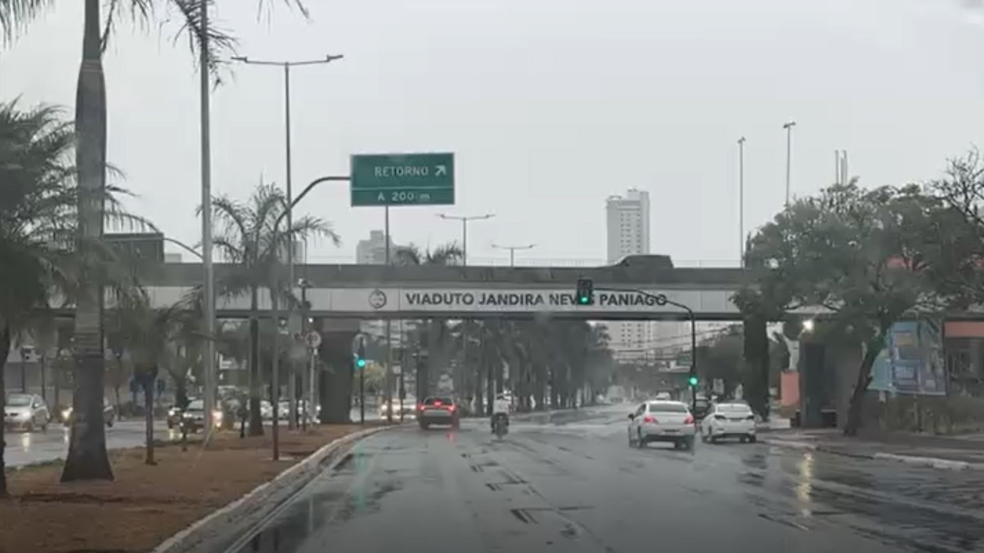 Chuva abre o fim de semana, mas instabilidade perde força e Uberlândia deve celebrar aniversário sob sol de 30 ºC