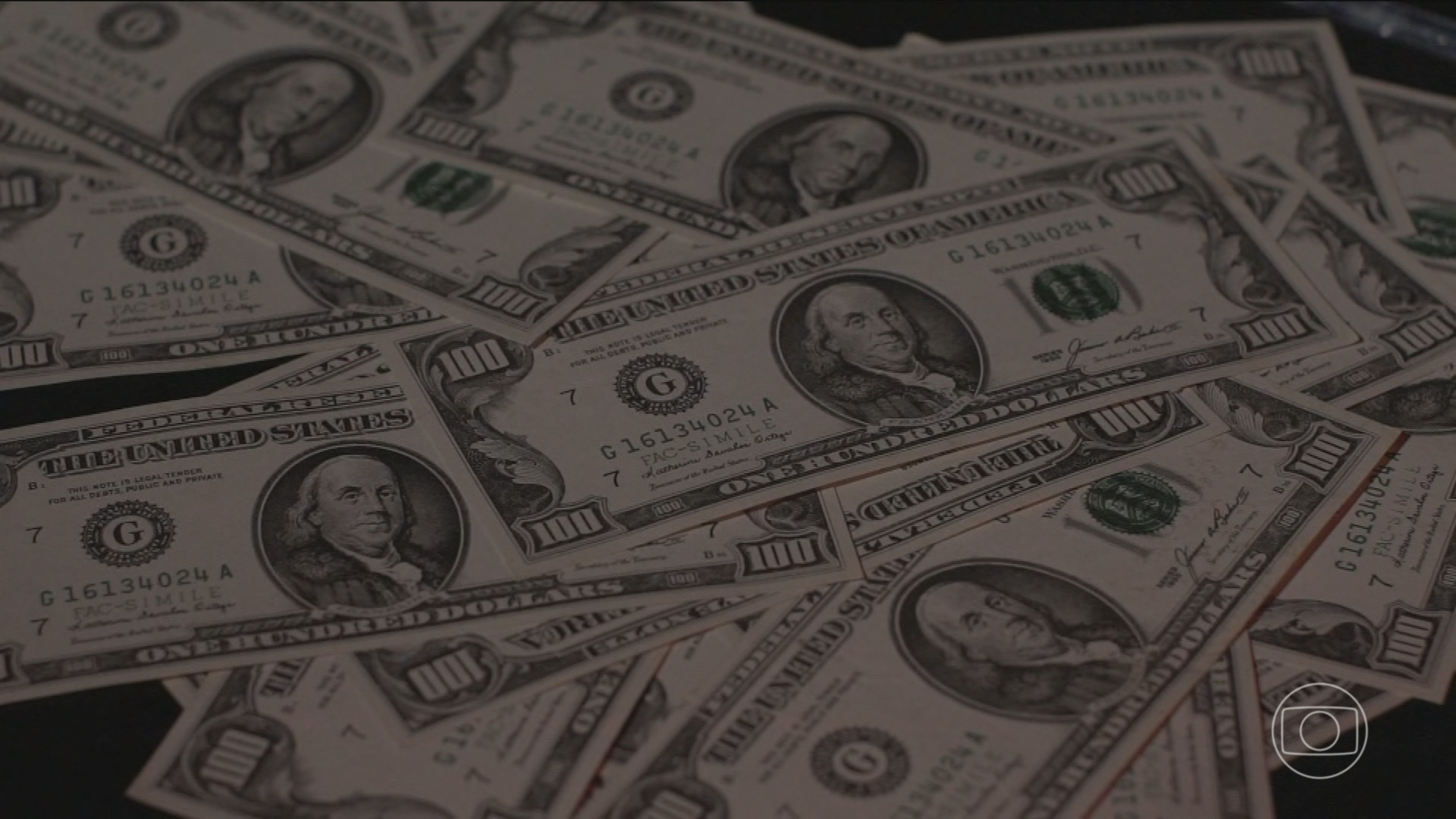 Bolsa bate novo recorde histórico; dólar no Brasil cai ao menor valor em quase 2 anos