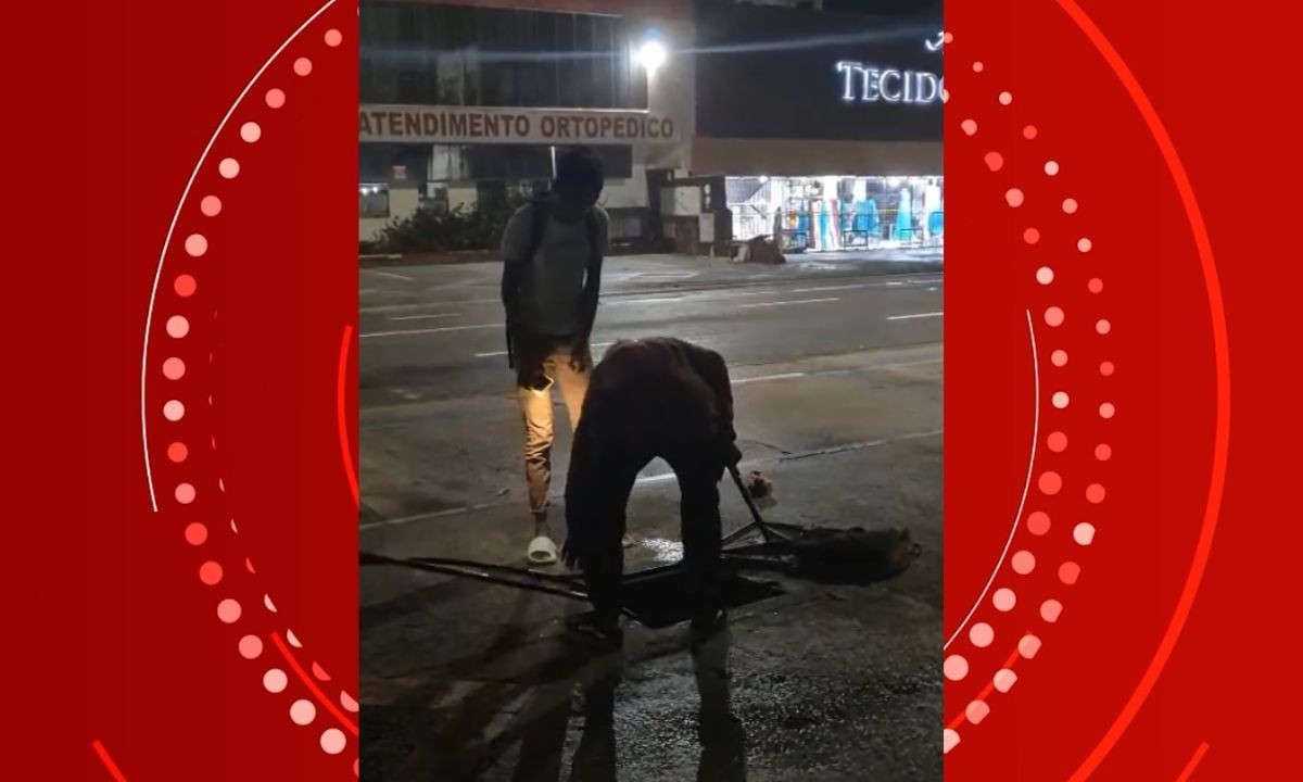Grupo ignora gritos de 'pega ladrão' e furta fiação subterrânea em Salvador