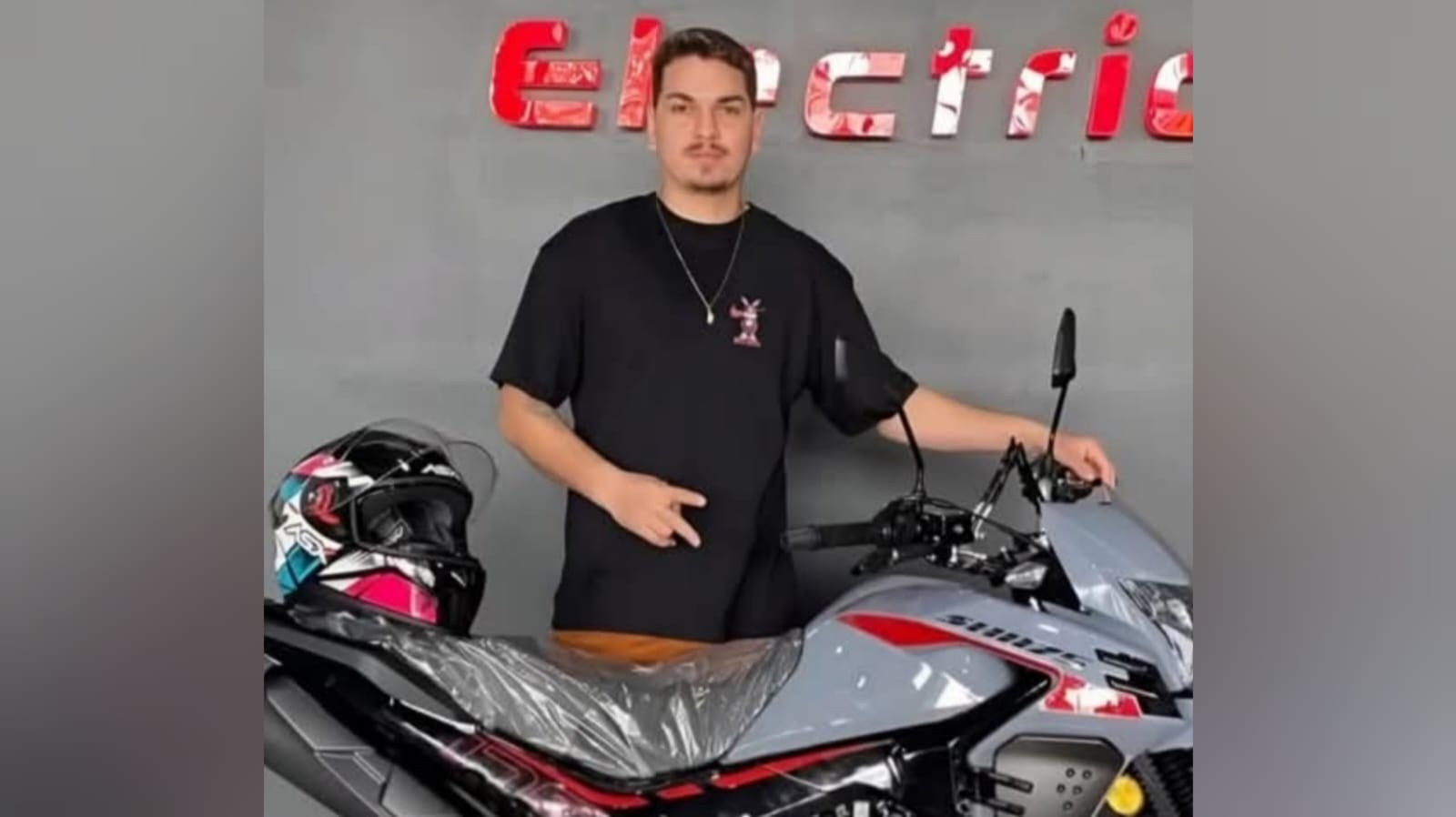 Jovem morre após acidente entre carro de aplicativo e motocicleta no bairro Diamantino 