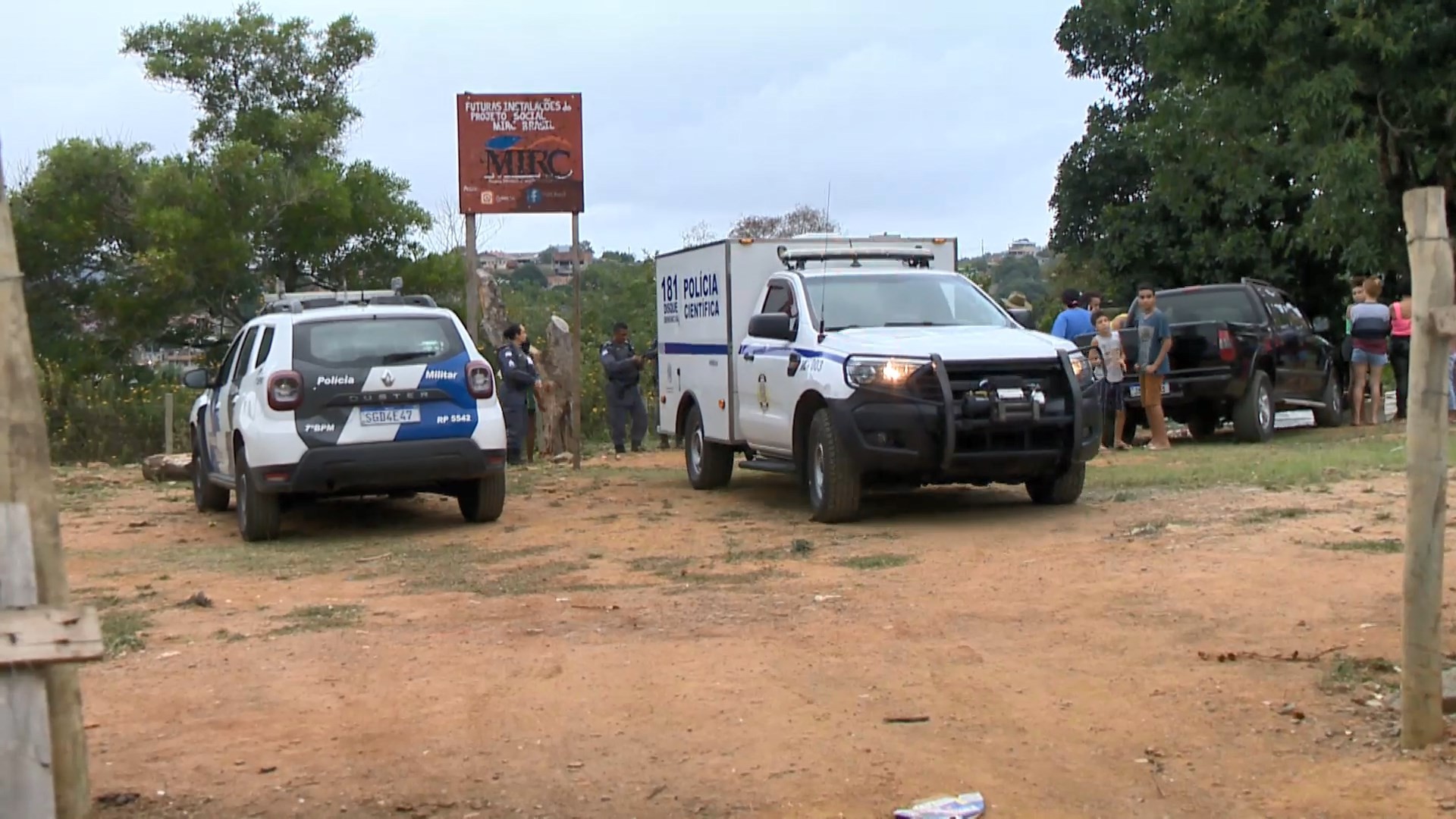 Chacina em Cariacica: pai, filho, genro e amigo são mortos a tiros em terreno de projeto social