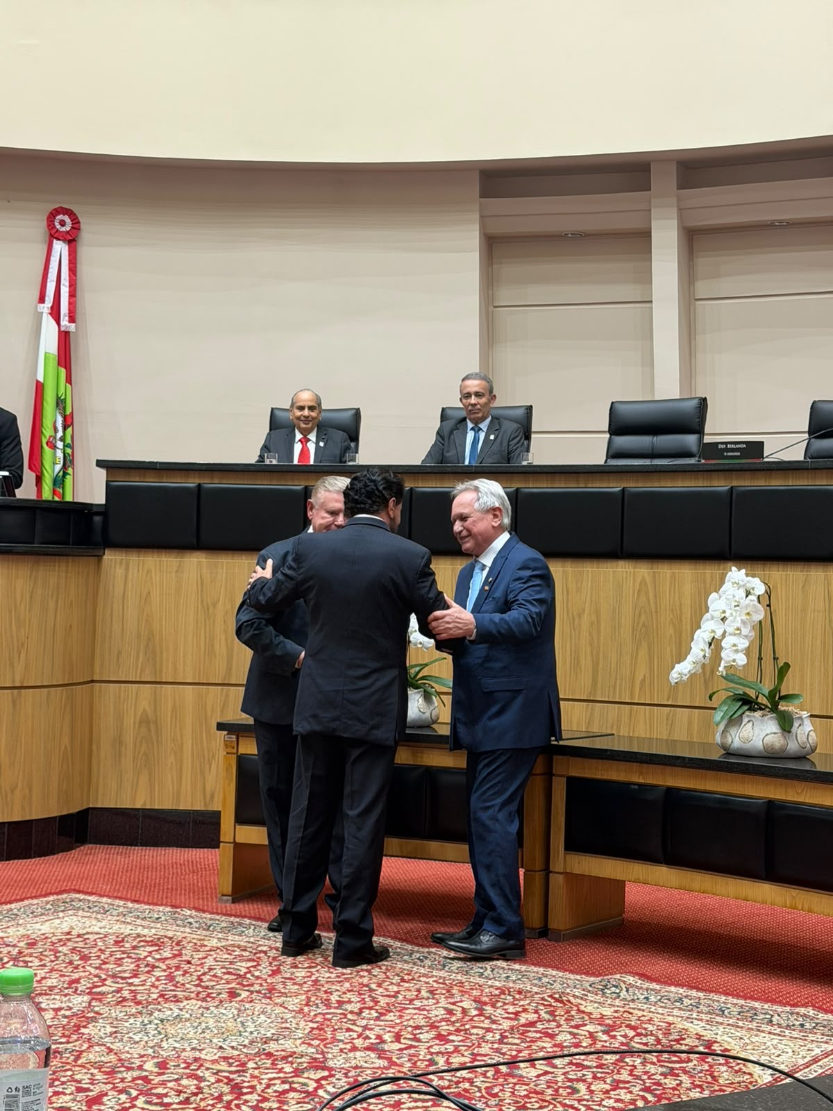 Presidente da Fecomércio Acre recebe homenagem em Santa Catarina — Foto: Alesc / Divulgação