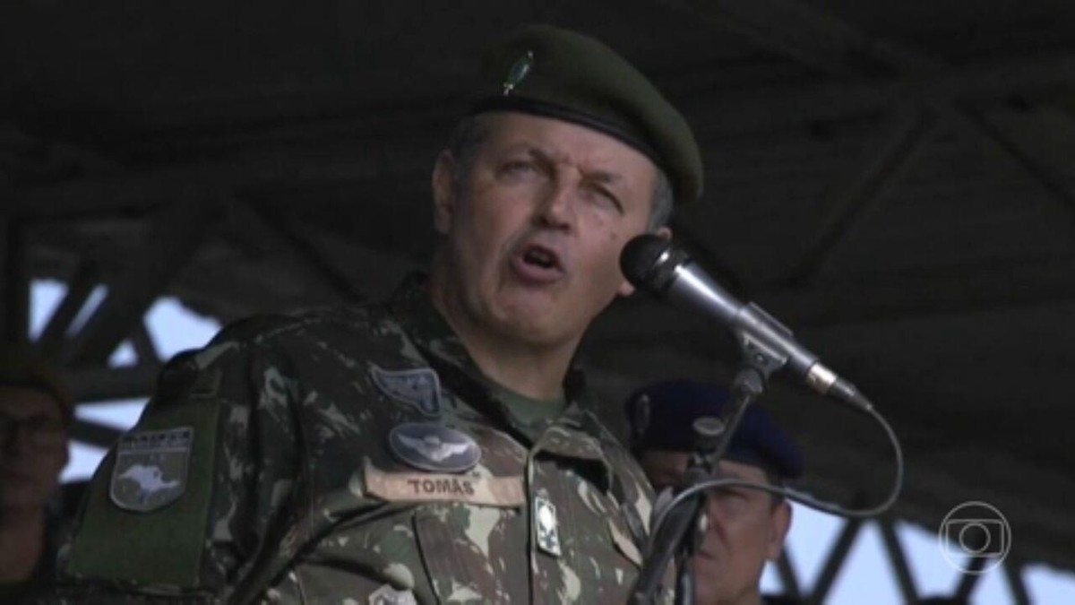 General assume comando do Exército e recebe R$ 770 mil - Politica - Estado  de Minas
