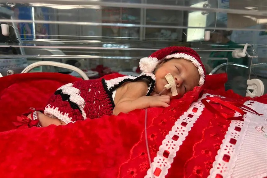 Bebês recém-nascidos ganham ensaio de Natal em UTI no Pará; FOTOS