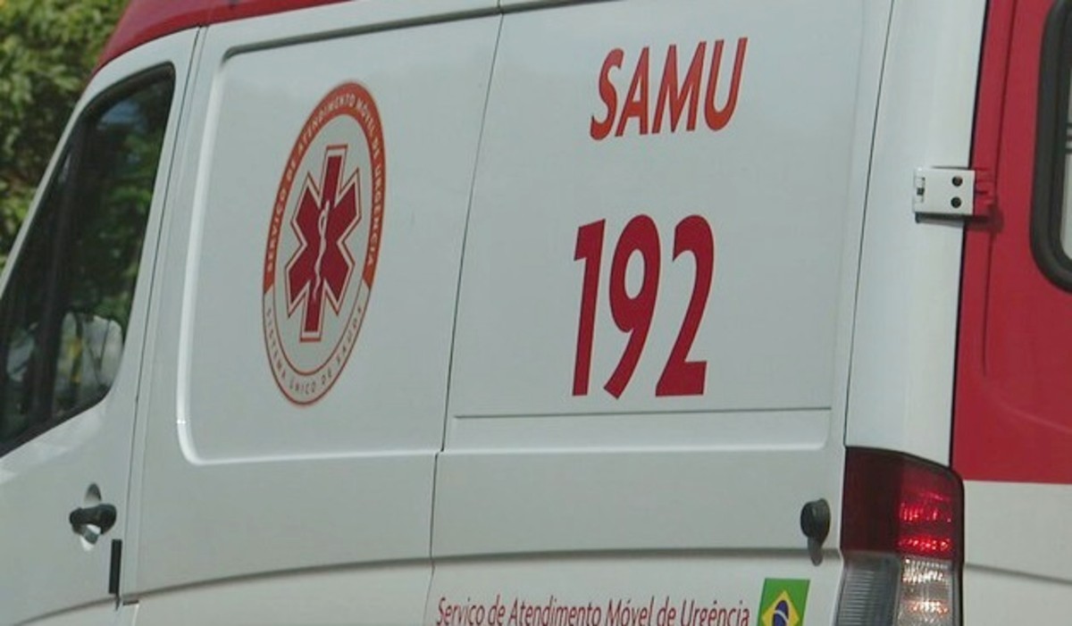 Dez pessoas ficam feridas após ônibus tombar na BR-251, em Salinas