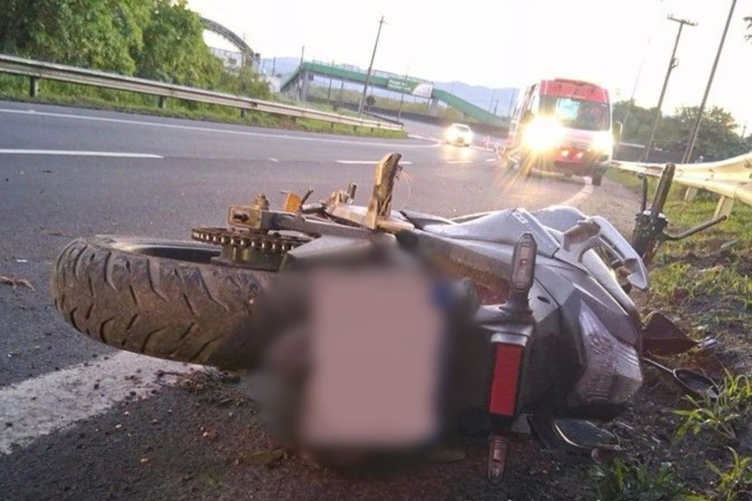 Motociclista morre após acidente em Guarujá, SP