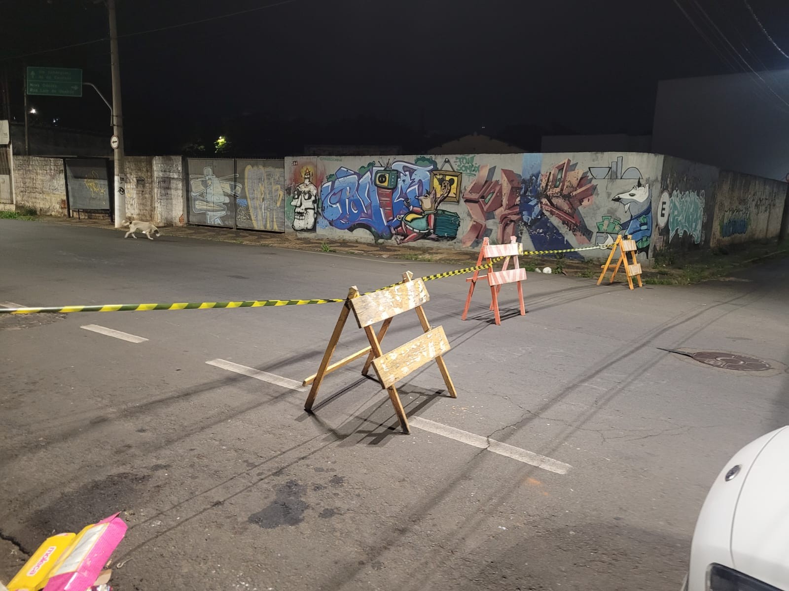 VÍDEO: homem fica em estado grave após carro capotar em cruzamento de Americana