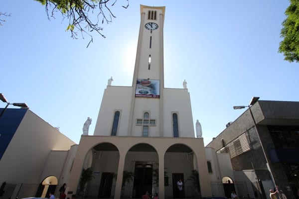 Católicos são 49% da população de Uberlândia; religião é seguida por mais da metade dos moradores de Uberaba