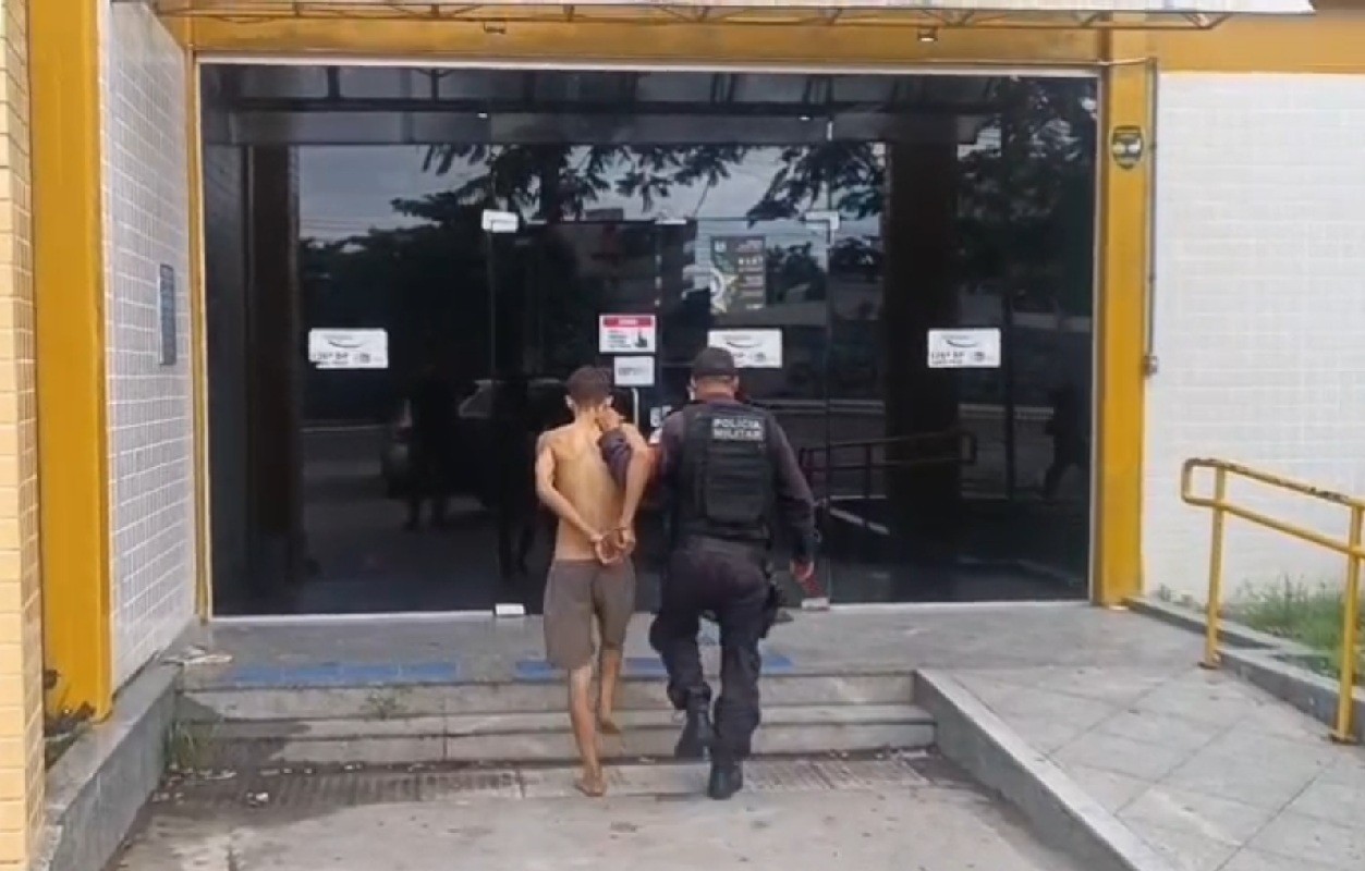 Adolescente é detido dentro de joalheria de shopping durante furto em Cabo Frio