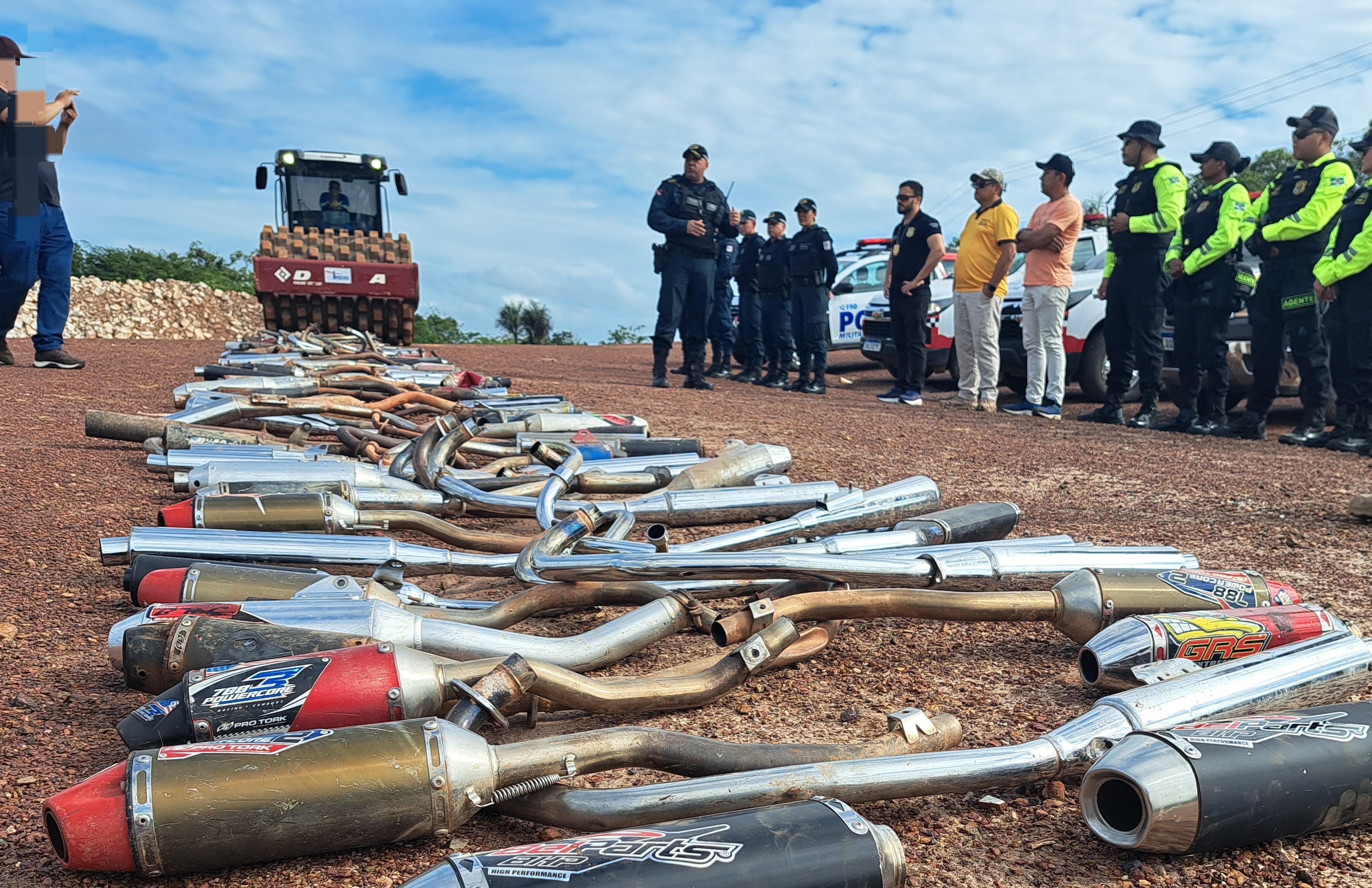 Polícia Militar destrói 230 escapamentos adulterados em Monte Alegre 