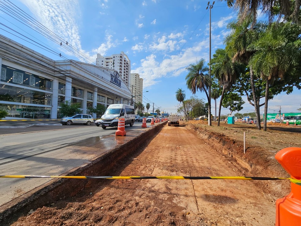 Obras do BRT na Av. do CPA em Cuiabá — Foto: Rogério Júnior/ g1 MT
