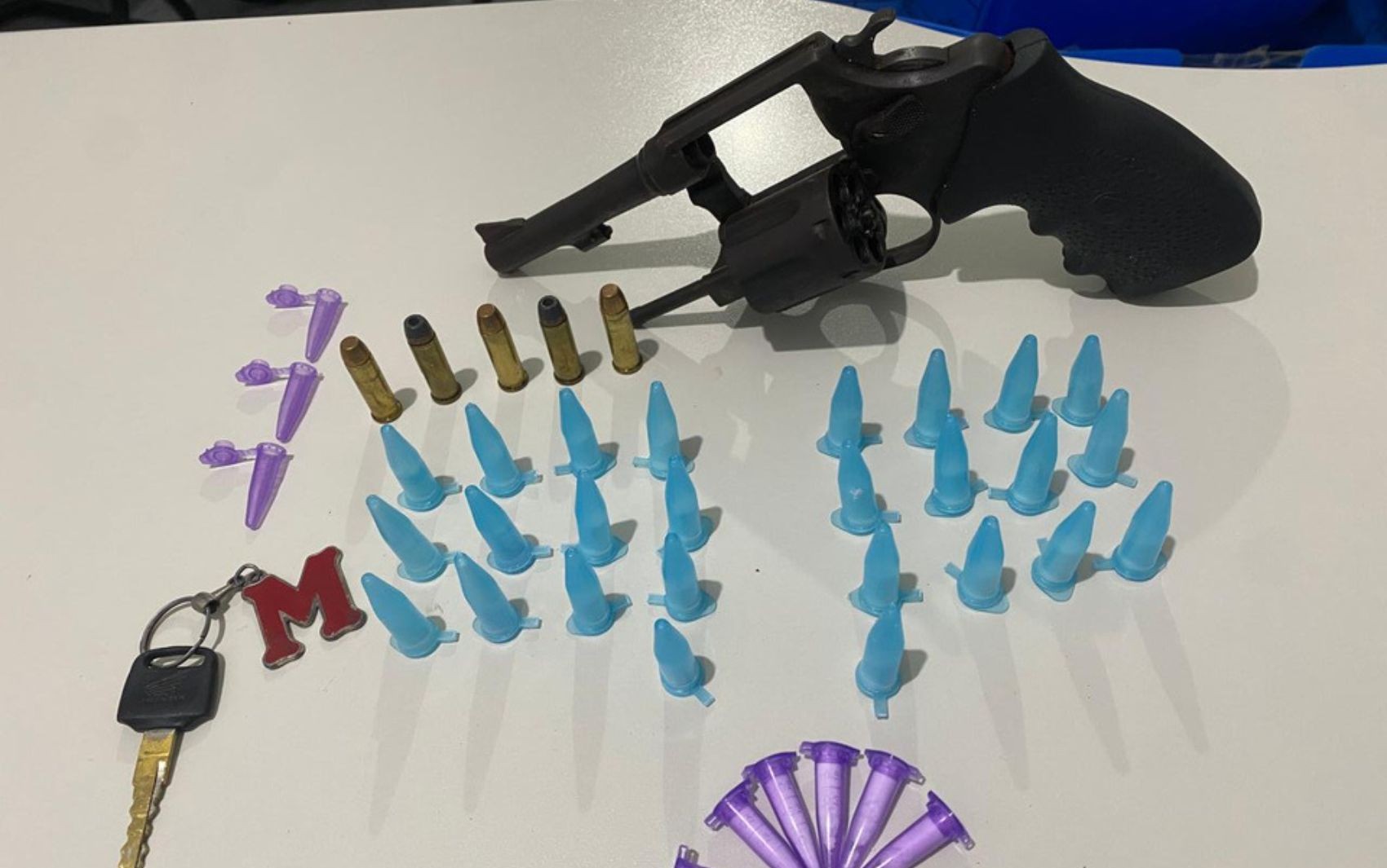 Suspeitos por tráfico de drogas morrem em confronto com a polícia em Poço Verde