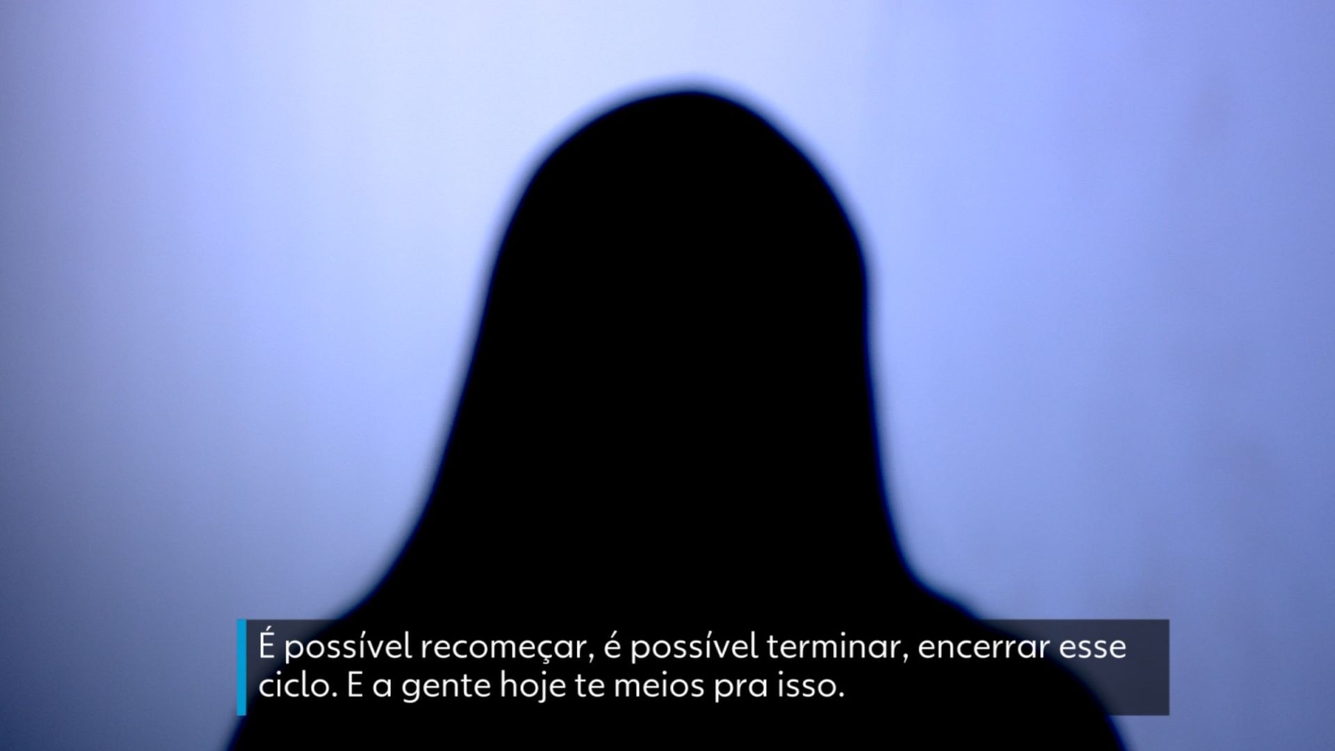 Mulher que teve casa destruída e sofreu agressões do marido rompe ciclo de violência e reconstrói a vida: 'Vitória'