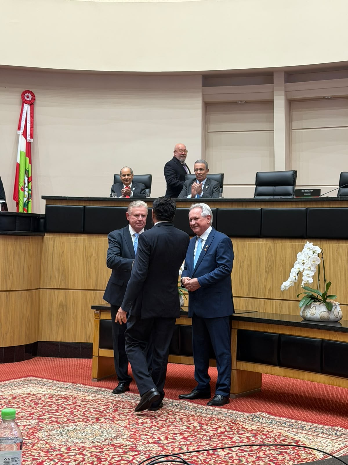 Presidente da Fecomércio Acre recebe homenagem em Santa Catarina — Foto: Alesc / Divulgação