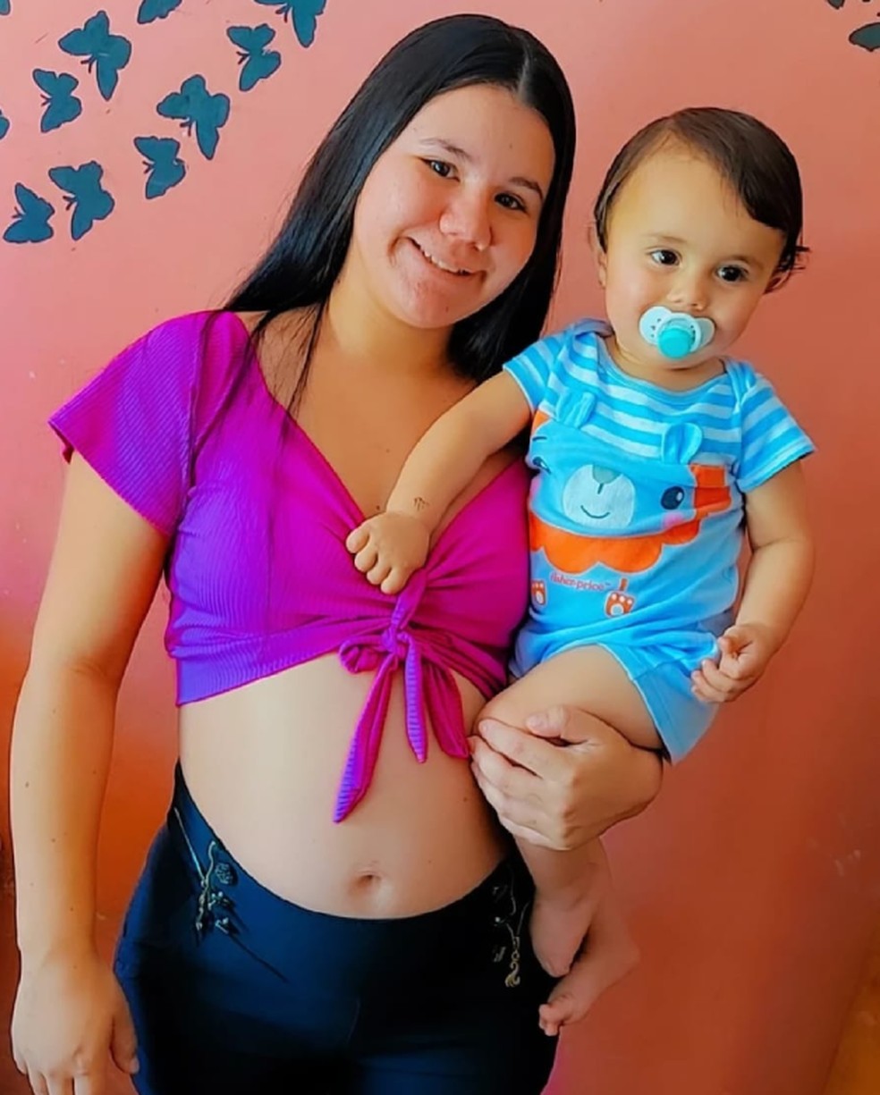 Diferente da gestação de seu primeiro filho, Eduarda sentiu poucas alterações no corpo e, principalmente, no tamanho da barriga — Foto: Arquivo pessoal
