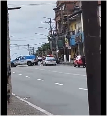 Tiroteio entre PM e traficantes interdita rua na Mangueira, Zona Norte do Rio