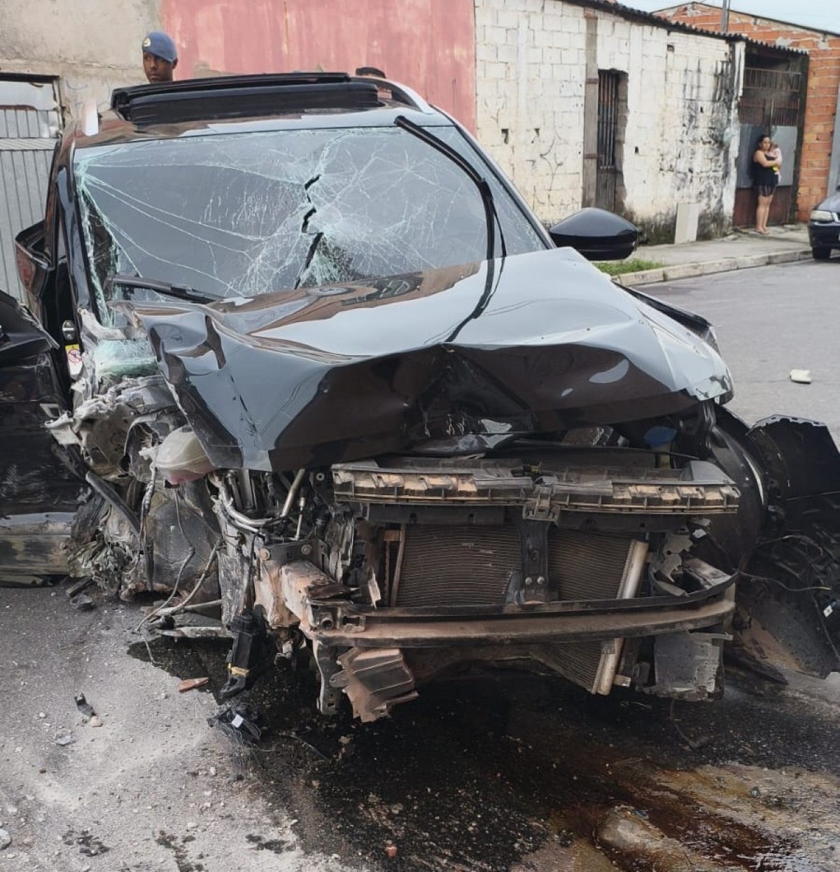 Homem morre em acidente após perseguição a moto roubada em Suzano