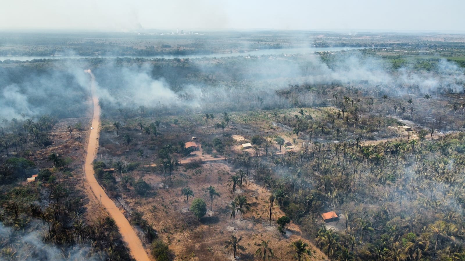 Governo abre seleção para brigadistas após incêndios se alastrarem e pontos turísticos do estado serem atingidos